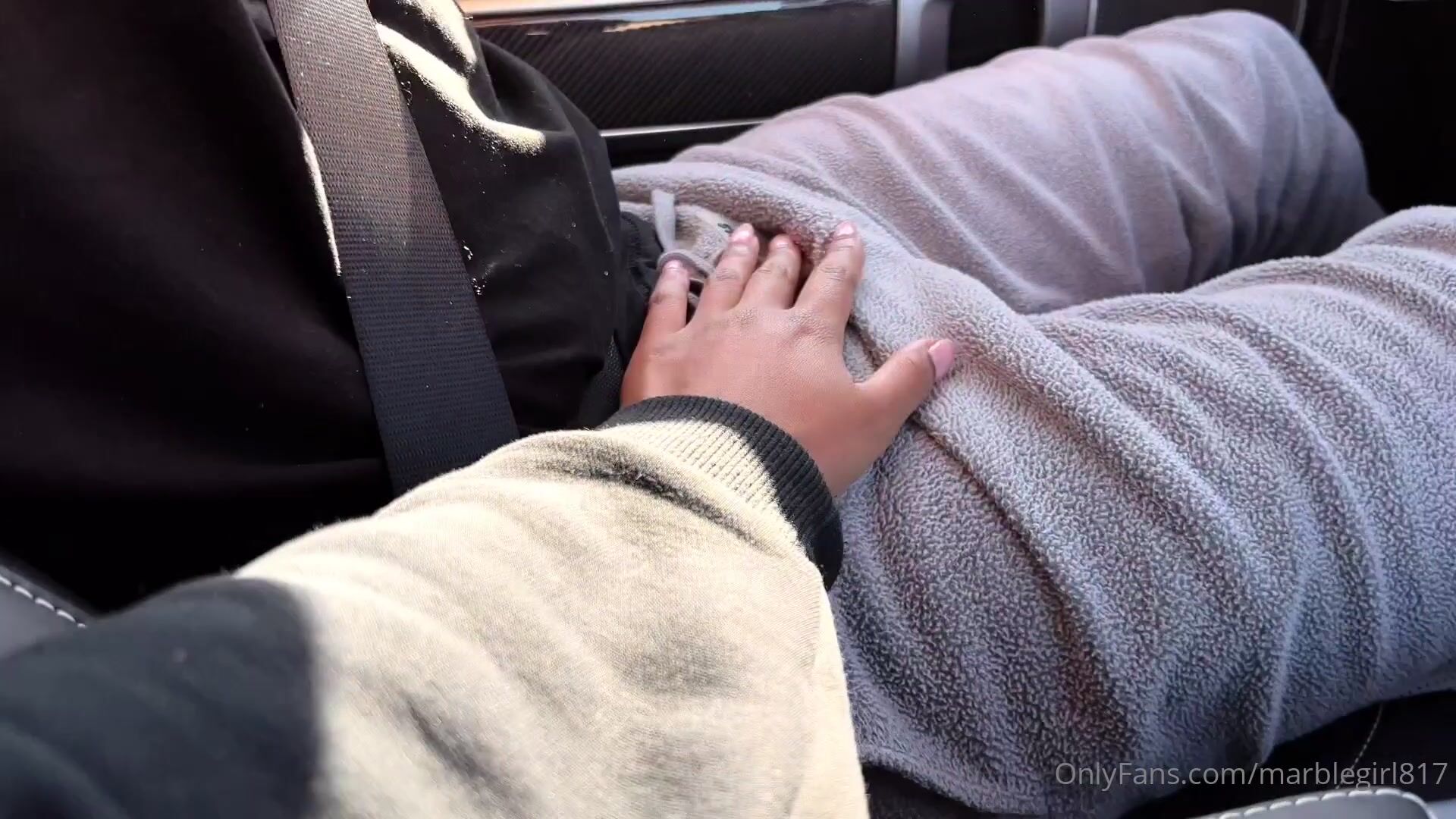 Marblegirl817 Giving a Hot Blowjob And Getting her Pussy Fingered in car