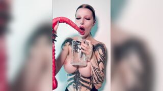 Swedish HoneyBabeSugarPiie Deepthroats Dragondildo Gagging