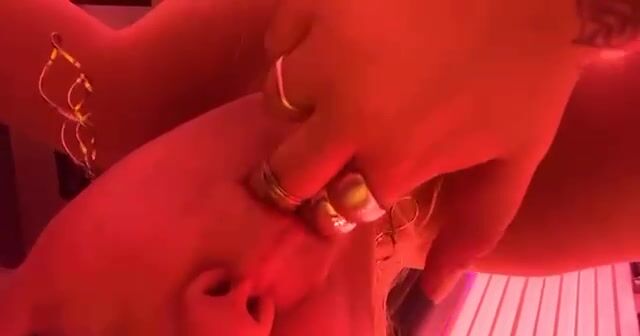 Danish girl leger med fisse i solaire