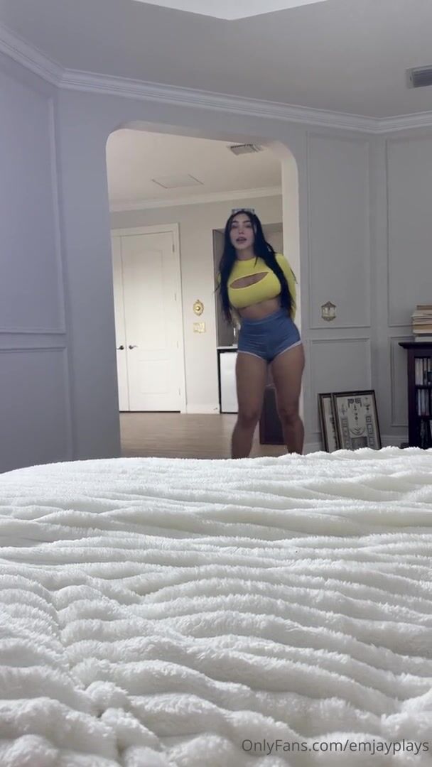 Emily Rinaudo - Homemade Sextape in Minion Cosplay