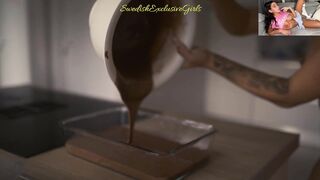 Swedish Babe DifTjejen Baking Naked Part 1