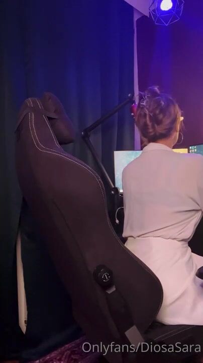 Finnish DiosaSara dirtytalk and showing off