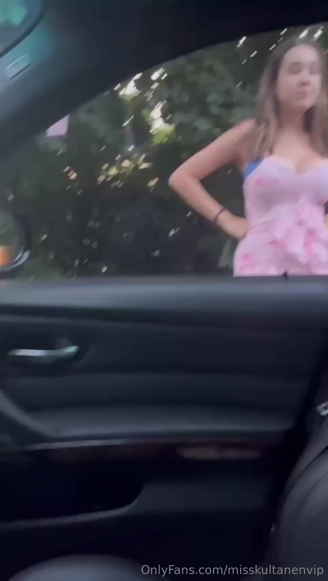 Finnish MissKultanen Car Blowjob