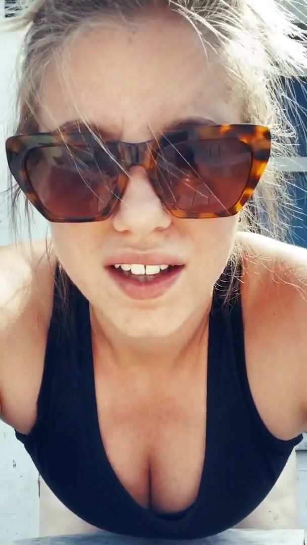 Rosa Josefin - I let the Mover Fuck me Quick and Hard