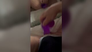 Norsk jente bruker dildoen godt