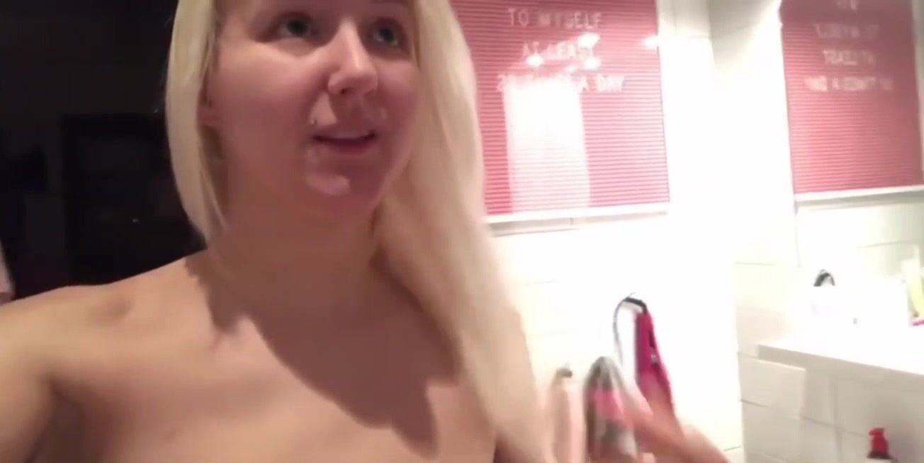 Swedish Dessie Dildo In Shower