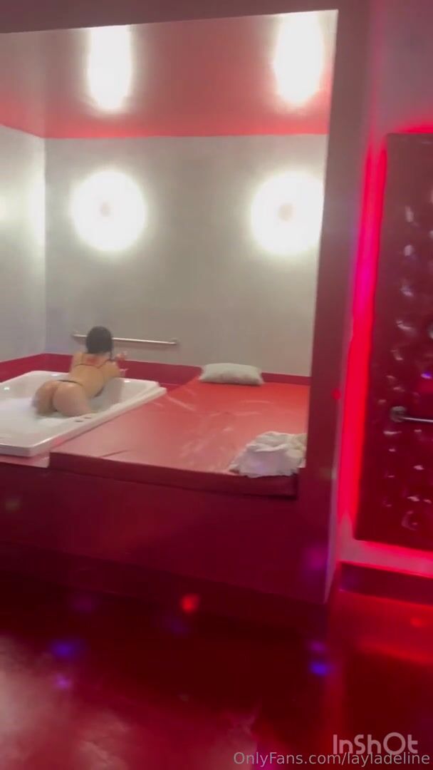 Layladeline - Amazing Sextape in Bathtub