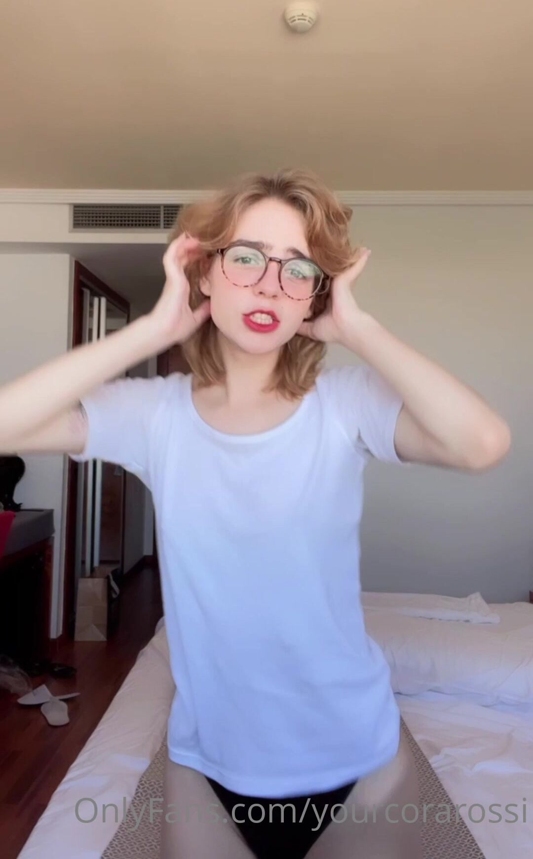 Cora Rossi Flashing Tits On Cam