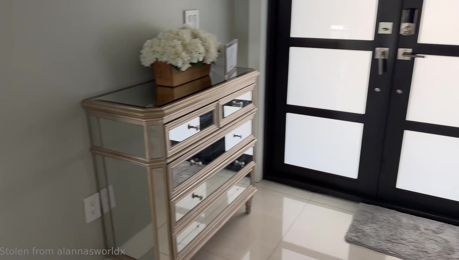 Alannasworldx Gets Pounded Hard And Cummed On in Bed