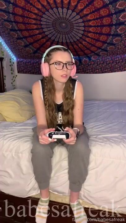 Babesafreak - Nerdy Gamer Girlfriend Sucks And Fucks BF