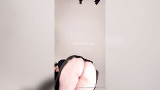 Key Clapping Her Fat Ass