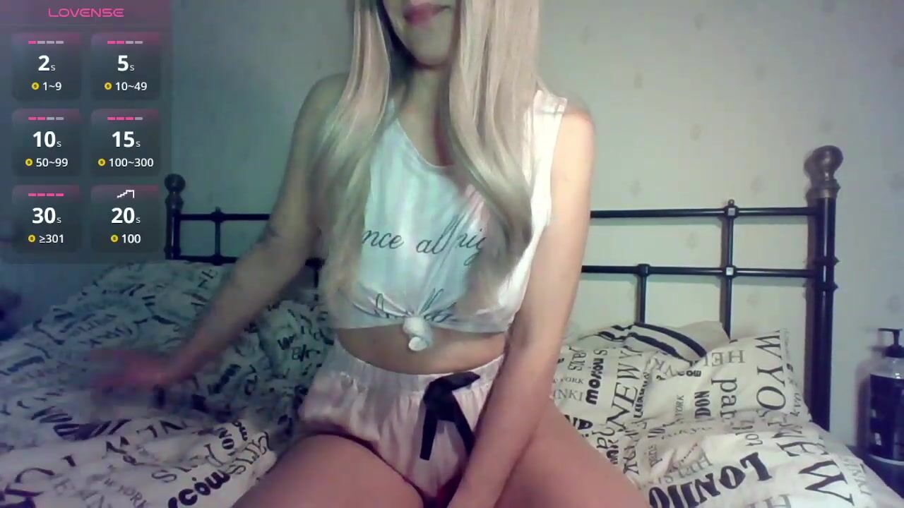 Swedish Camgirl Milf Athena Masturbates Her Tight Pussy Livestream