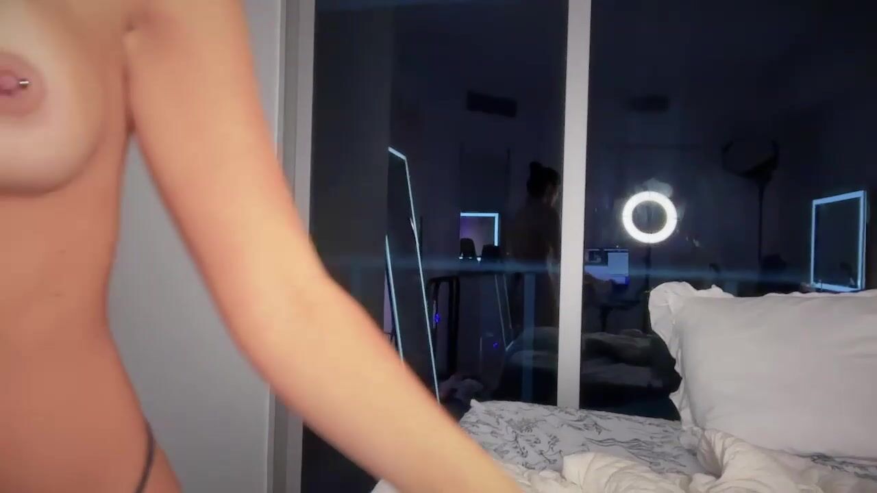 Kassie Lee - Blowjob on Big Wall Dildo