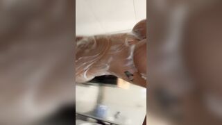 HenniWD Shower Vid