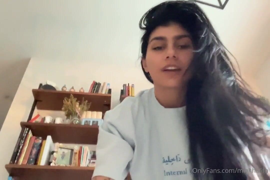 Mia Khalifa - Try On Haul Livestream