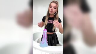 Bougie bb - Sucking And Fucking Huge Dildo