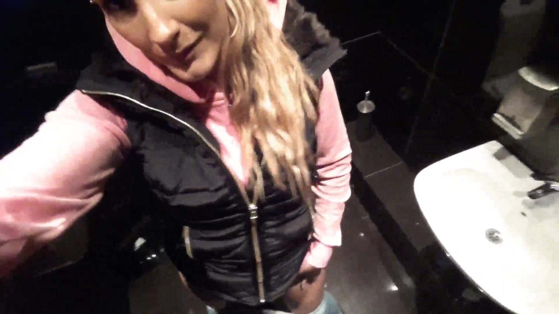Swedish Tinasinner Pussy Play In Public Bathroom