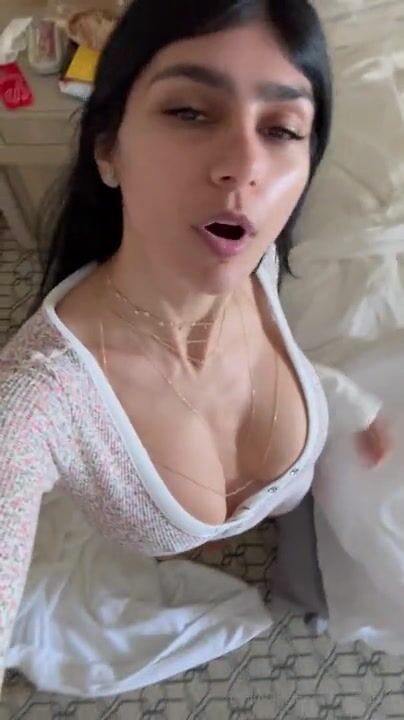 Mia Khalifa - Breakfast Livestream