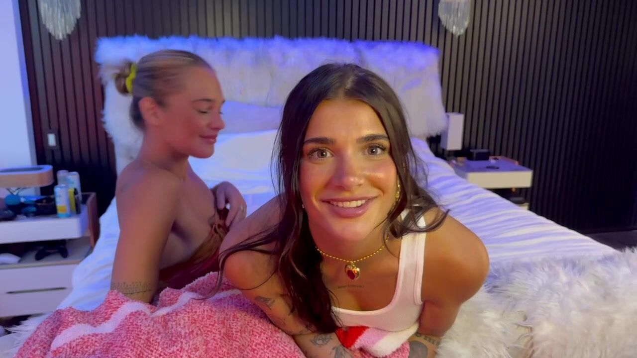 Audrey Holt And Arikytsya - Nude Lesbian Kissing