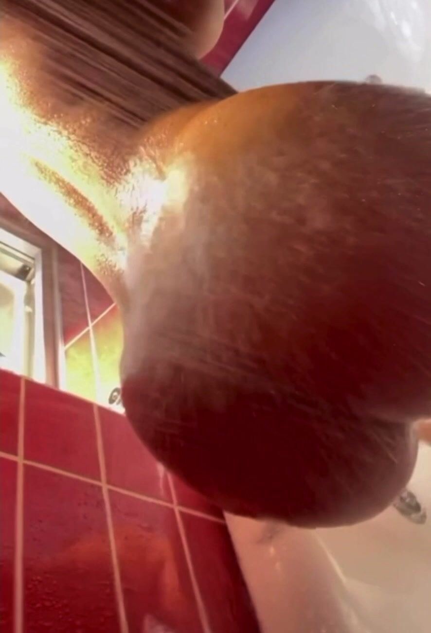 Denice Melinn shower