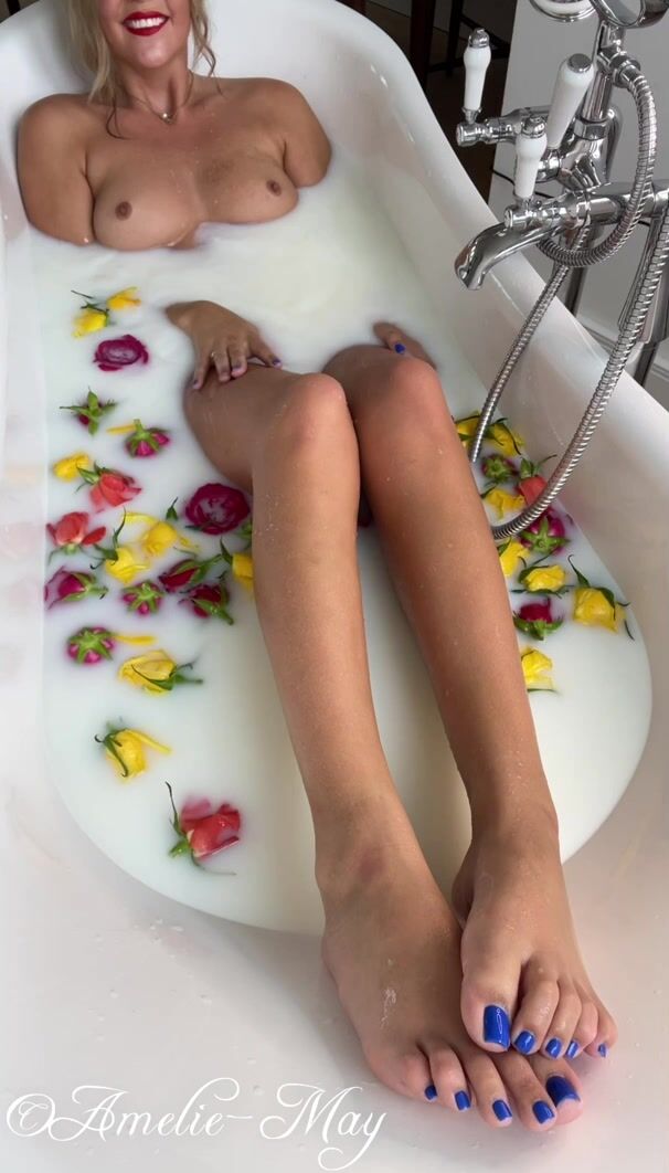 Amelie May In The Bathtub