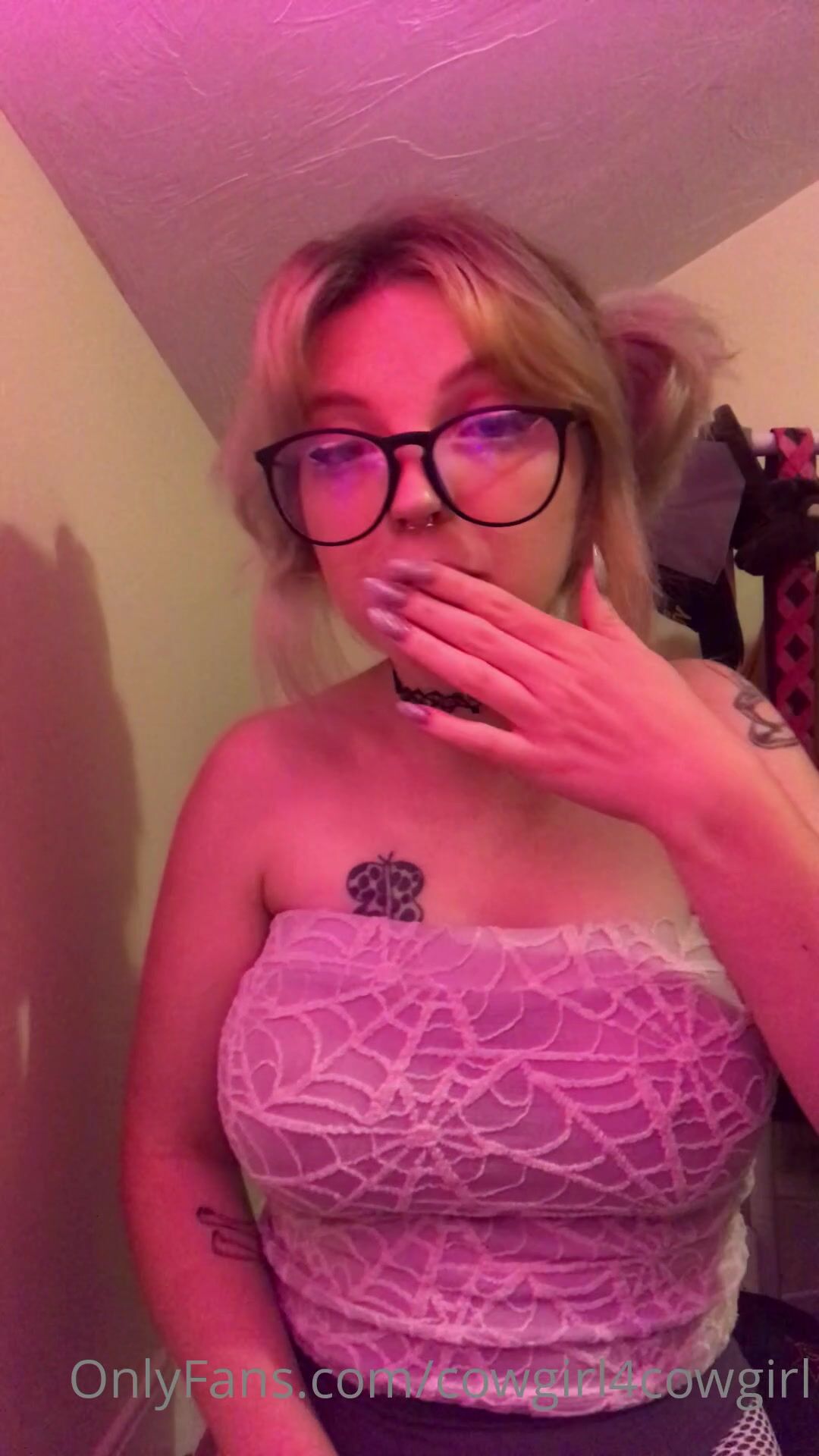 Cowgirl4Cowgirl Shows Tits On Cam