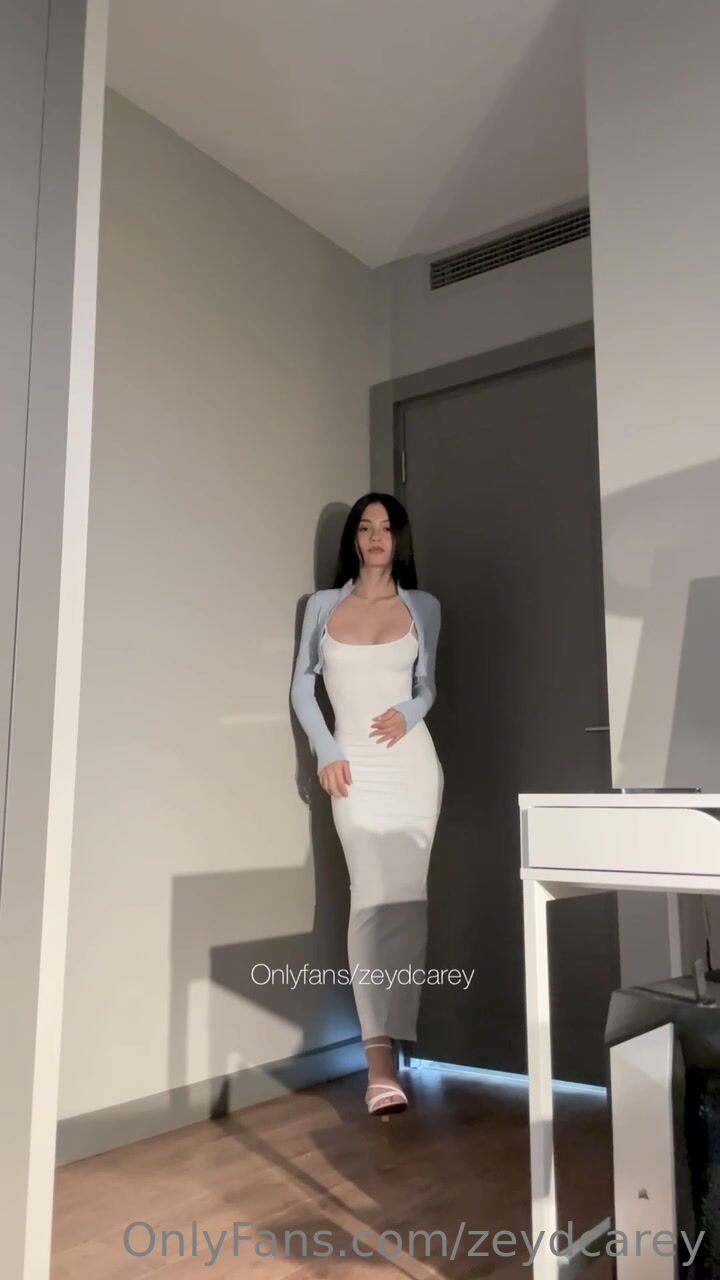 Zeydcarey Masturbates In High Heels With Dildo