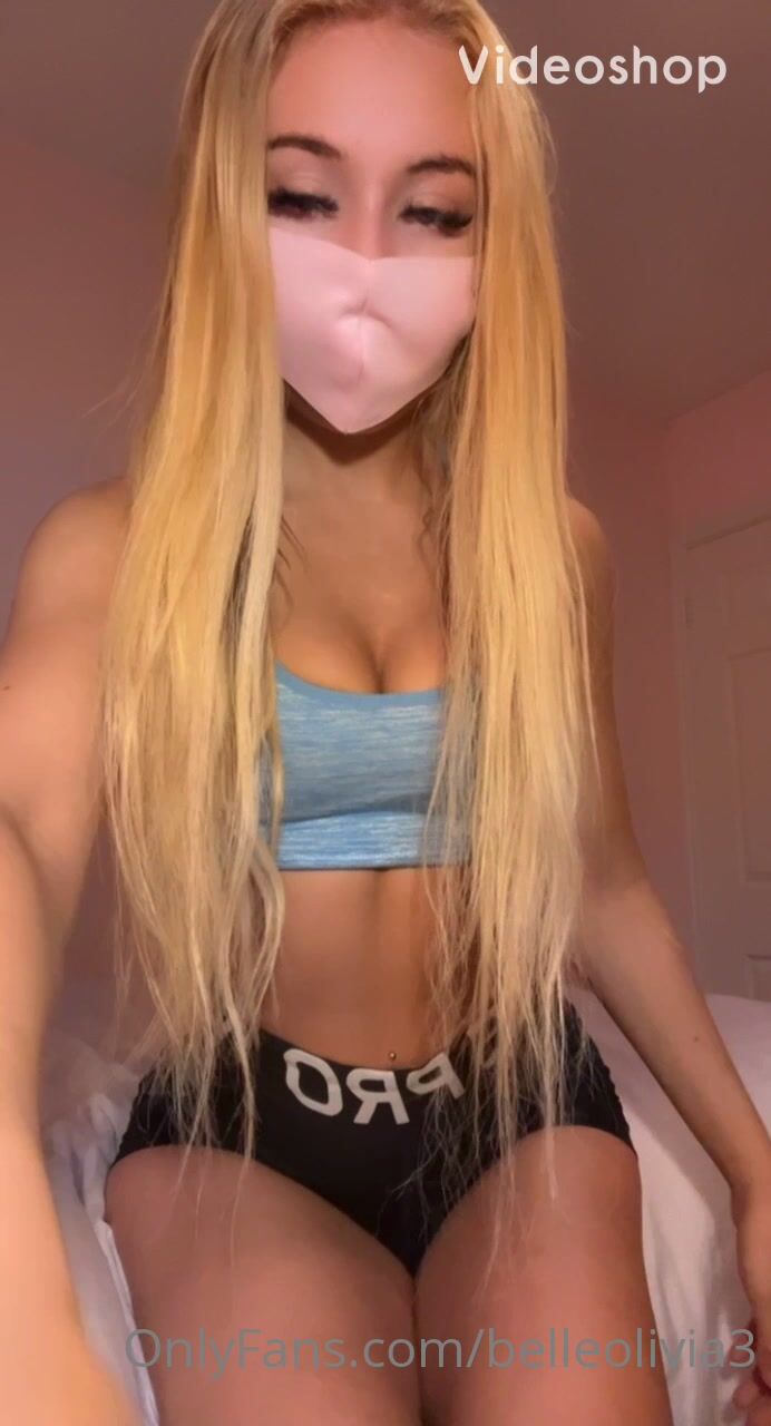 BelleOlivia3 Ready To Go Public With Buttplug In The Ass