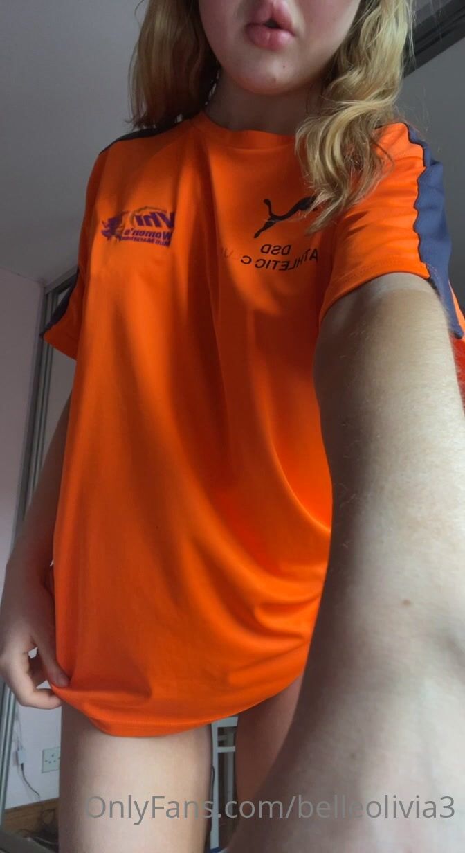 Peeking Nipples Of BelleOlivia3