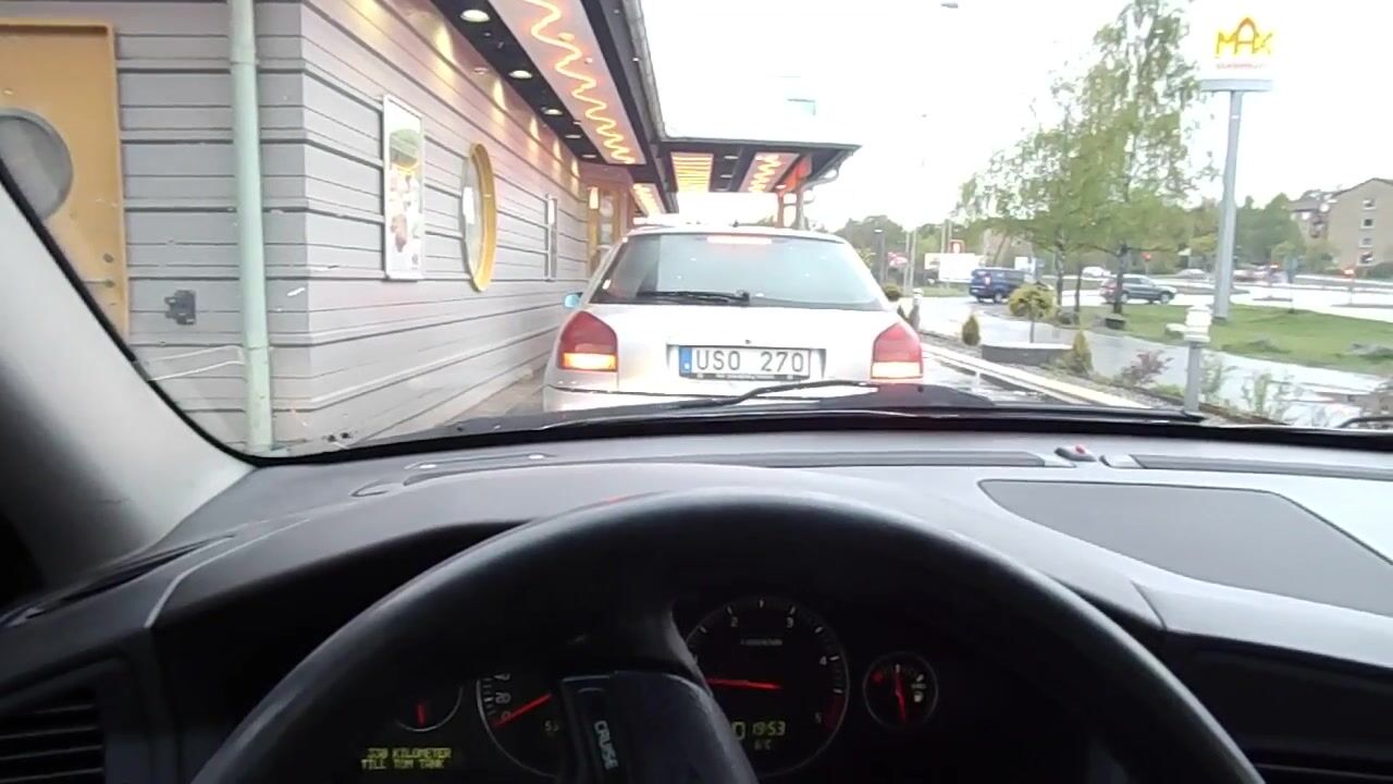 Swedish Tinasinner Drive thru Bate