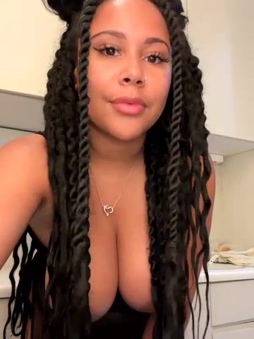 Swedish Ebony Babe HaileyDiana Shows Her Huge Tits Livestream