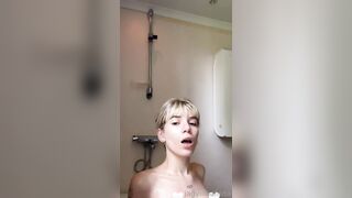 Swedish Frida Moretti shower