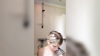 Swedish Frida Moretti shower