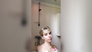 Swedish Frida Moretti shower