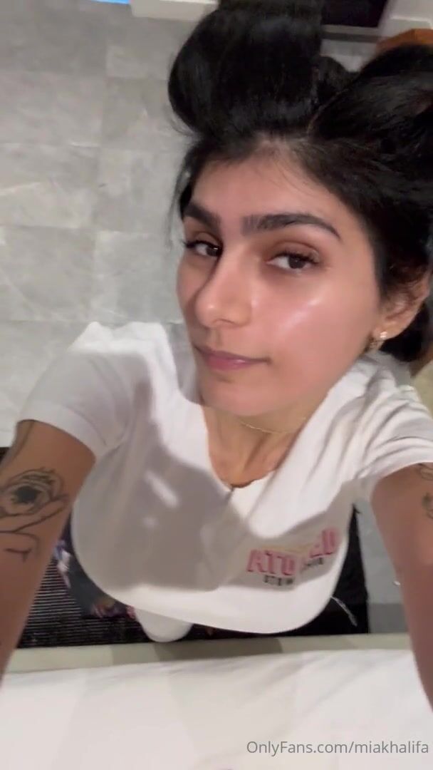 Mia Khalifa - Night Out Livestream