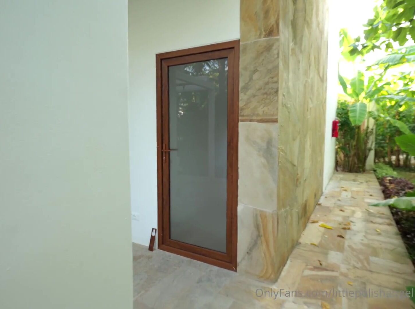 Littlepolishangel Gets Drilled in Bathtub