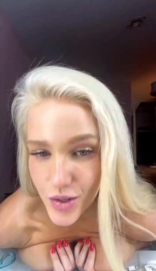 Hot Blonde Linsey Donovan Masturbates Her Tight Pussy On Livestream