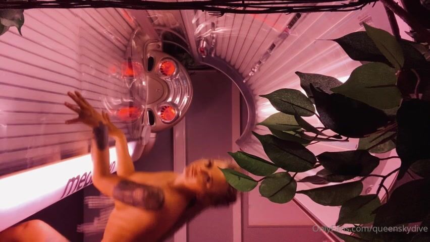 Norwegian Queenskydive Tanning