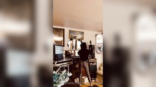 Norwegian Queenskydive Dance