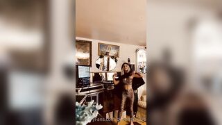 Norwegian Queenskydive Dance