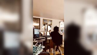 Norwegian Queenskydive Dance