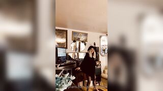 Norwegian Queenskydive Dance