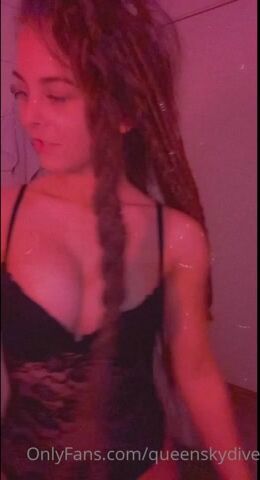 Norwegian Queenskydive Buttplug Tease