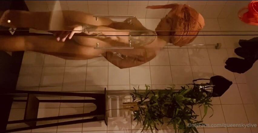 Norwegian Queenskydive Shower