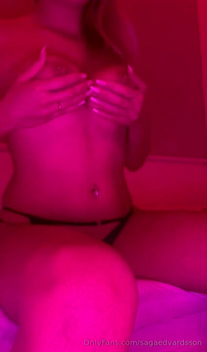 Saga Edvard showing pussy