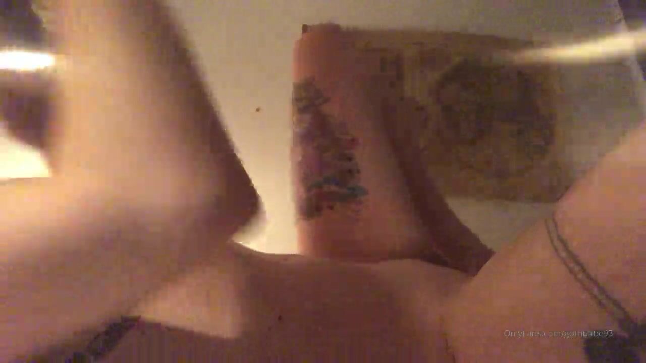 Swedish Gothbabe93 masturbate with toys