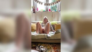 Elsathora masturbating