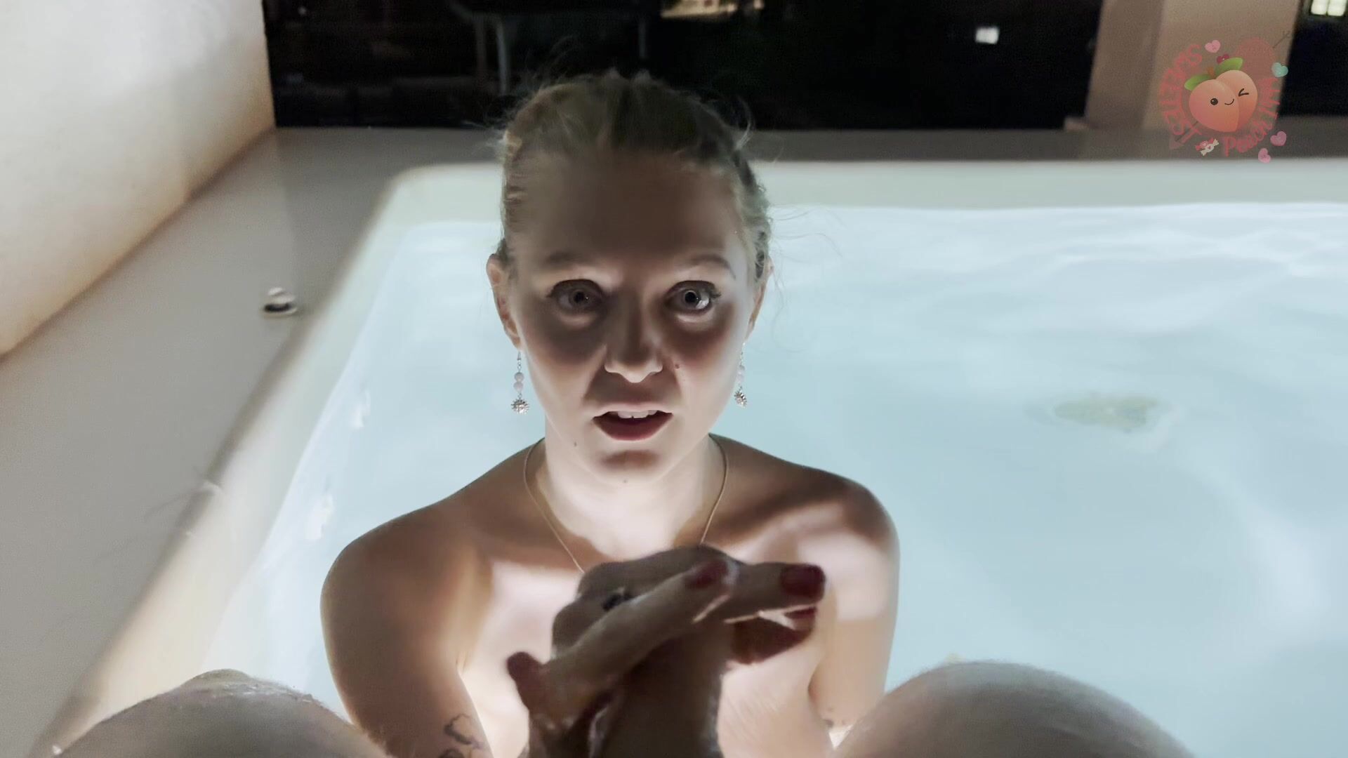 The Swedish Peach Blowjob in the pool