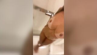 Isabelle Wahlgren Showering