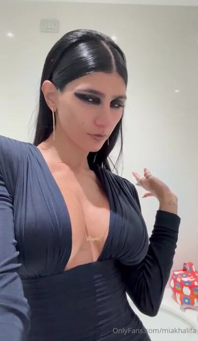 Mia Khalifa - Livestreaming Nude 1 Hour Before Bedtime